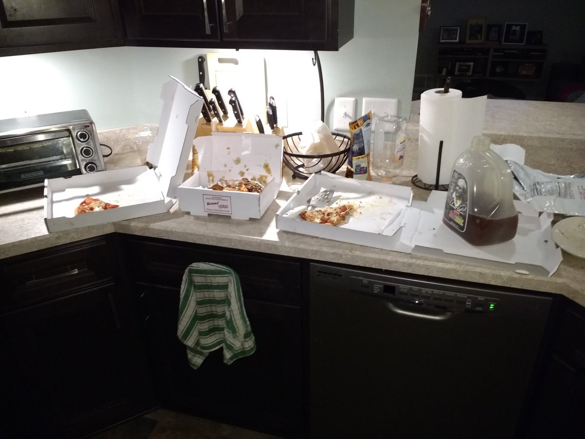 phsacct1's tweet photo. @Americanfbcamp 2pizzas, wings, and #ArnoldPalmer https://t.co/qoiOuM1SMx