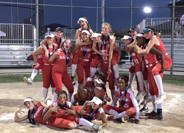 LoloWhitten's tweet photo. Glenwood Titans are the 3A Illinois STATE CHAMPIONS🏆♥️🤍Congratulations to all my Teammates-HUGE DUBS BABY 🥎🏆 #RankUp #2027recruit #GlenwoodTitans #3AIllinoisStateChampions #TeammateFirst @BrenttEads @Los_Stuff @ExtraInningSB @ILoveFastpitch https://t.co/PqGUO7OHgY