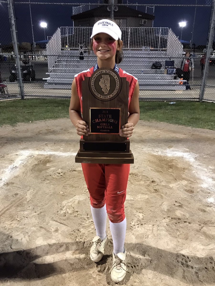 LoloWhitten's tweet photo. Glenwood Titans are the 3A Illinois STATE CHAMPIONS🏆♥️🤍Congratulations to all my Teammates-HUGE DUBS BABY 🥎🏆 #RankUp #2027recruit #GlenwoodTitans #3AIllinoisStateChampions #TeammateFirst @BrenttEads @Los_Stuff @ExtraInningSB @ILoveFastpitch https://t.co/PqGUO7OHgY