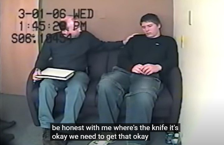_lil_mariposa_'s tweet photo. 🚨MARK WIEGERT HAD #NO #RIGHT TO EVEN PUT HIS HAND #ON #BRENDAN #DASSEY >> THIS IS WHERE HE ASKS ABOUT A RANDOM KNIFE AND SAYS "IT'S OK" &amp; "HELP US OUT" WHILE RUBBING BRENDAN'S SHOULDER @FBI @GovEvers @VictimCourt📢#INVESTIGATEMARKWIEGERT #ENDCOERCIONonAMinor #FREEBrendanDassey🚨 https://t.co/cEEpicAmRQ