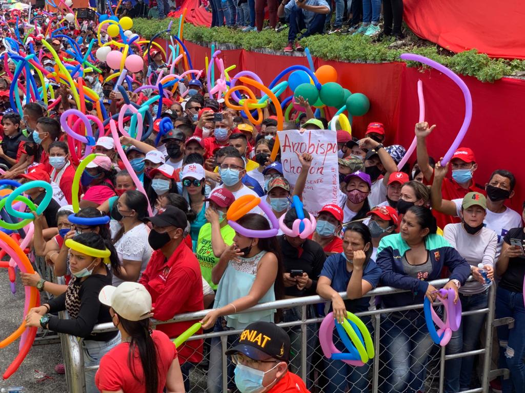 #EnFotos Extraordinario acto en Alberto Adriani del estado Mérida con el Vicepdte. del <a href="/PartidoPSUV/">PSUV</a> <a href="/dcabellor/">Diosdado Cabello R</a> junto al candidato para la Gobernación <a href="/JEHYSONGUZMAN/">JEHYSON GUZMÁN</a>, donde juramentó el Comando de Campaña Regional Aristóbulo Istúriz, rumbo a la victoria del #21N  <a href="/NicolasMaduro/">Nicolás Maduro</a>