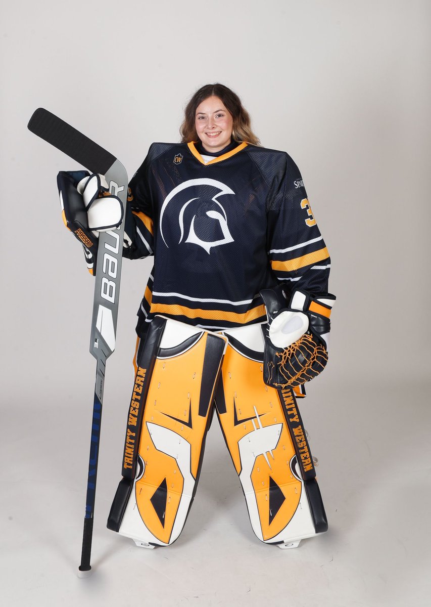 HckyMomlife's tweet photo. Mabs looking pretty sick in #blueandgold and her custom @PassauHockey gear for her 2021 @USPORTSca season debut! #rookie #newkidontheblock #letsgospartans https://t.co/IhEPziV8v2