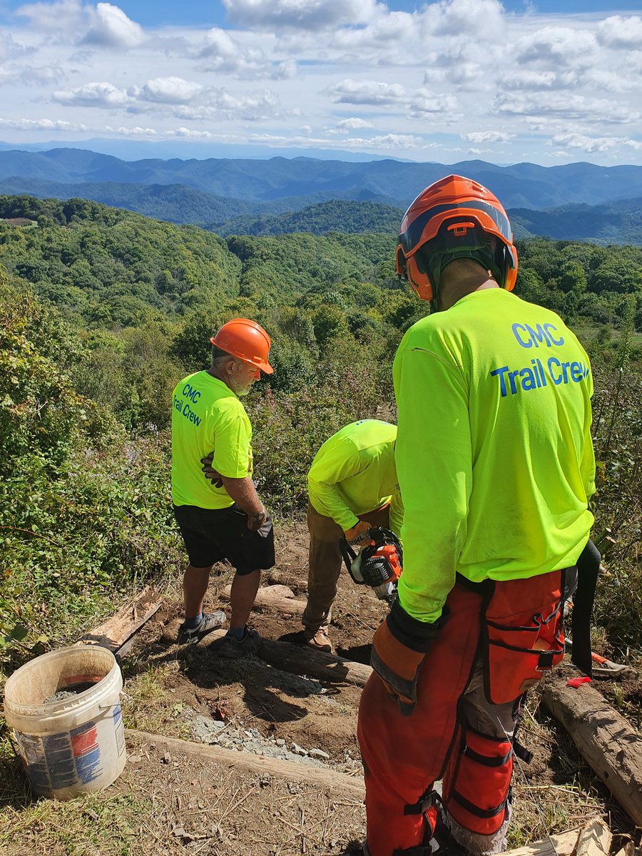 NFsNCarolina's tweet photo. Special thanks to Carolina Mountain Club, Trail Ambassadors and everyone else who volunteered at Max Patch for #NationalPublicLandsDay! 

#maxpatch #PublicLandsDay #NorthCarolina #NPLD #NPLD2021 #leavenotrace https://t.co/tHMFPeQQSp