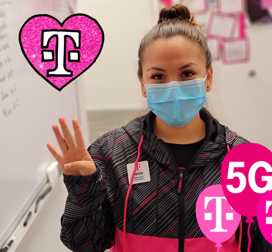 evamcgoldrick's tweet photo. JANICE with 4 #ForeverUpgrade 💗💗💗💗 Excited to show that customer love #TeamMagenta #TXDNA #TMobileiPhone13 https://t.co/aVW7Odbnp3