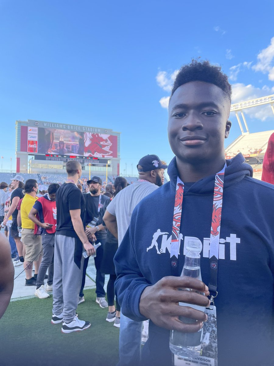 DavidsonGideon's tweet photo. Honored to be offered today by the University of South Carolina. #SEC @LCA_Football_ @MoHard20 @LauerFBU @AlPopsFootball @PrepRedzoneVA  @Rivalsfbcamps @FBUAllAmerican @MaxPreps @od_zach  @dillonstowers3 @DavisLane_ @jaylinbelford @KidFitMinistry @247Sports @GamecockFB https://t.co/cDnE8ia7zd
