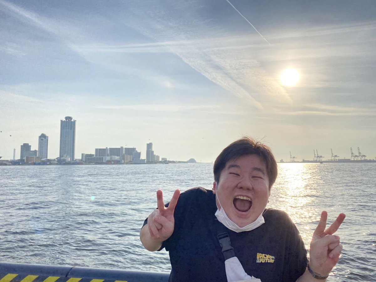 マサカの地上絵 鮫島 昨日は小佐くんと海まで自転車で行ってきました テンション上がりすぎて無茶苦茶 面白くないボケ言ってしまって 小佐くんに完全に愛想笑いさせてしまいました すごく恥ずかしかったです