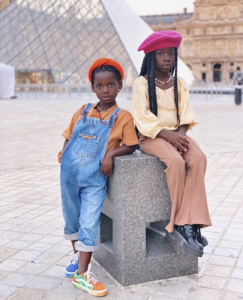 kkkkkkaique's tweet image. basicamente a chissomo e o bless são os maiores modelos do brasil