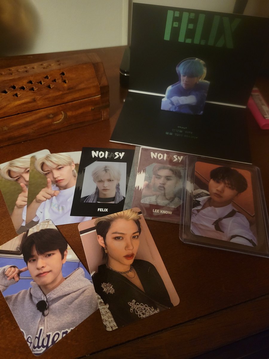 thedancinflower's tweet photo. Skz trade 

Felix and Seungmin DS --> Lee Know DS (priority), Han DS and Changbin DS

Felix pop up --> any other beside IN and Han 

All others free reign --> Hyunjin, Bang Chan and Lee Know are priorities

#skztrade #skzphotocards #pctrades https://t.co/ASGWoJMwB4