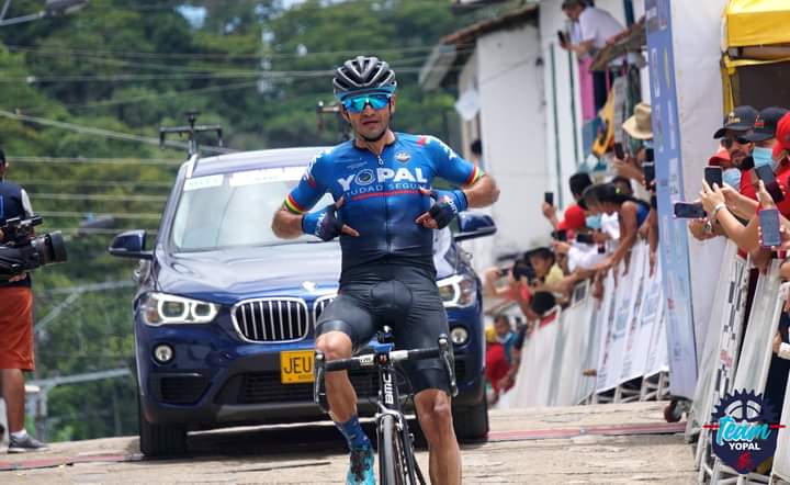 alcaldiadeyopal's tweet photo. El Team Yopal con Gustavo González ganó la 4ta etapa en la Categoría A en la carrera hacia Támara, en la Vuelta a Colombia Máster

Este el primer triunfo del equipo de ciclismo, que nació con el apoyo de la Alcaldía de Yopal y del Alcalde @LecYopal. https://t.co/ECNv5lMon4