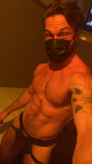 Come to @SteamworksTO tonight to watch me have live sex and walk around and have fun ?. You won’t wanna