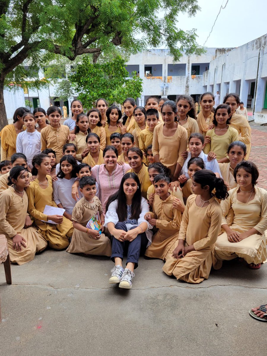 realmanubhaker's tweet photo. माँ के साथ गुरुकुल भ्रमण । सादा जीवन उच्च विचार। संस्कारशाला ॥ नए अनुभव की सुखद अनुभूति। ऊँ https://t.co/fXOhERskS0