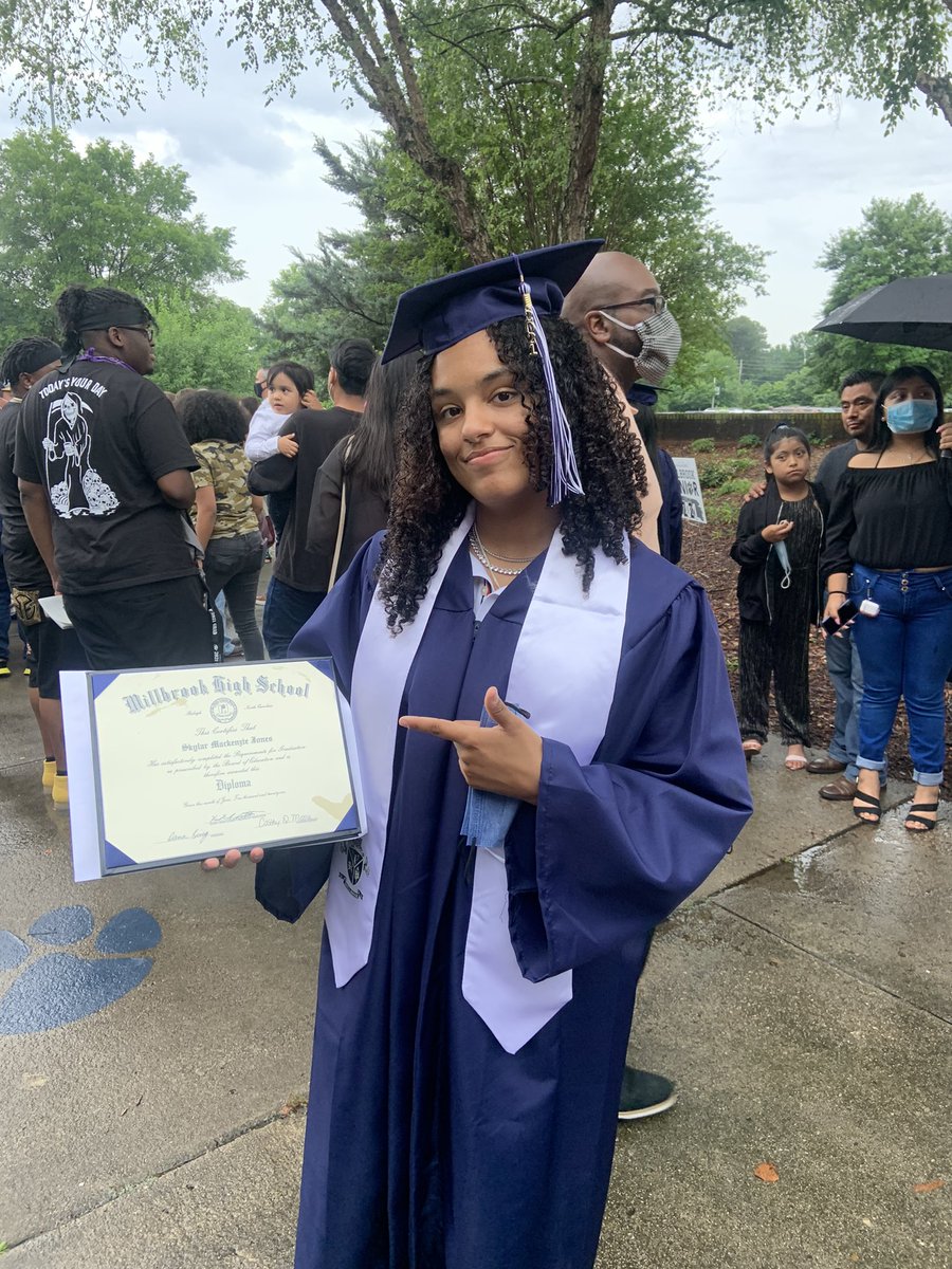 Lora82608688's tweet photo. I could write a complete set of encyclopedias (if ya remember those) about @skylarmj31 but those that know her already knowwww!  I’m so blessed I was chosen to be her mom! https://t.co/PUZesnXXqv