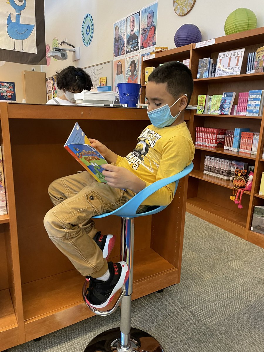 NESlibrary's tweet photo. We LOVE working with our @chccs @NorthsideES @NESnewcomers students! The library is a special place on any day but when these students walk through the doors it makes it even better. No better way to spend a Friday than getting books into their hands. #StoryJOY #NorthsideREADS https://t.co/gTEyPgRnJW