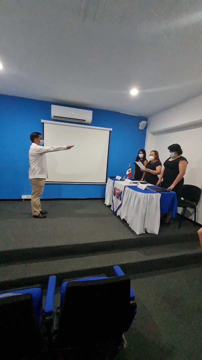 Muchas gracias a todas las personas involucradas en este logro!! Mi segunda licenciatura!
Gracias a mis padres! 
Gracias a mis profesores! 
Lic en Derecho! <a href="/unimaat/">unimaat</a>