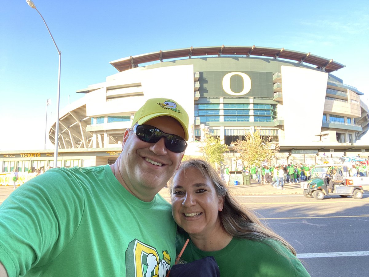 benhnet's tweet photo. First ever Ducks game! So cool. #GoDucks https://t.co/sk0947pPmj