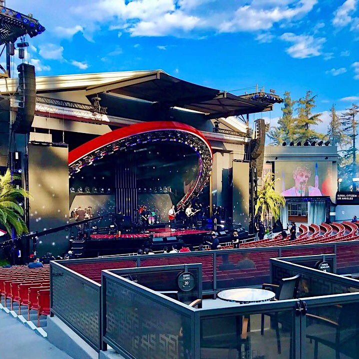 I'm jealous of people who saw 5sos rehearsing