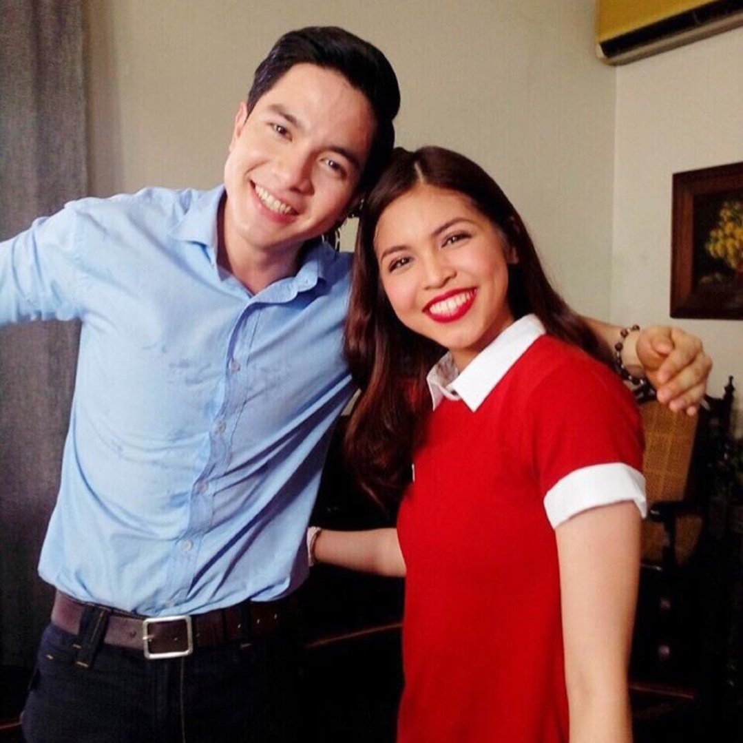 itsmcronald's tweet photo. Happy 6th #AlDubEBforLOVE ✨
Happy National Pabebe Wave Day 👋🏻
A Blessed Sunday ADN FAM 💚
#ALDUBatADNLightAndLove https://t.co/zI75uEMbNU
