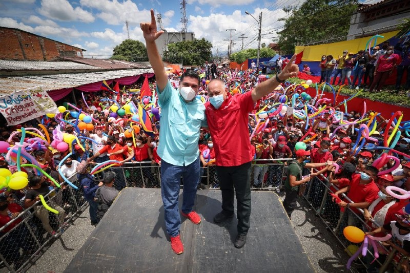 #25Sep Durante el acto de Juramentación del Comando de Campaña Aristóbulo Istúriz, <a href="/JEHYSONGUZMAN/">JEHYSON GUZMÁN</a>  destacó que luego del desierto que ha tenido que vivir Mérida con un gobierno opositor, los últimos cuatro años, ya es tiempo de vivir momentos buenos, bonitos y llenos de gloria.