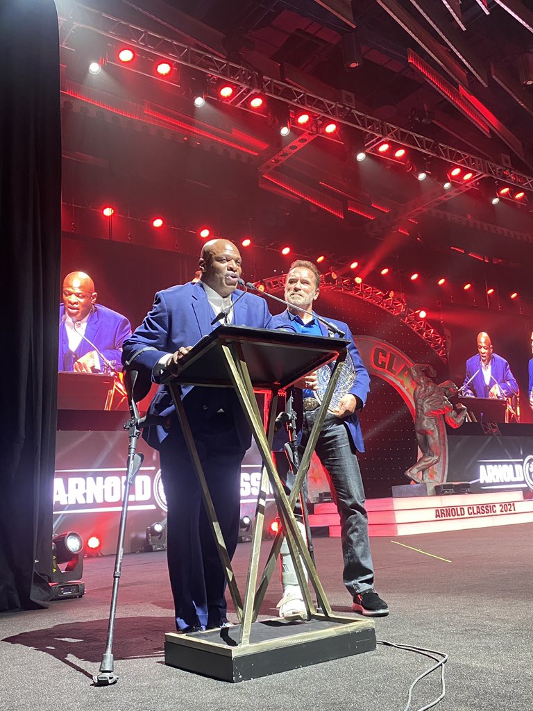 Schwarzenegger's tweet photo. Honoring my friend Ronnie Coleman with the @ArnoldSports Lifetime Achievement Award. Tune in! https://t.co/xZ5V7j8ai6 https://t.co/08AgPB2lIe