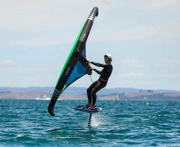 ppcfoiling's tweet photo. JB Coming in hot!

#ppcfoiling #wingfoil #wingfoiling #loyaltothefoil #foiling #foilsurfing #surffoil #hydrofoil #foil #foilsurf #hydrofoiling #foiltheworld #foilingmagazine #surffoiling #supfoil #foilfeed #foilhub #nz #americascup #wingfoildaily #wingsurf https://t.co/i7JyAhdOax