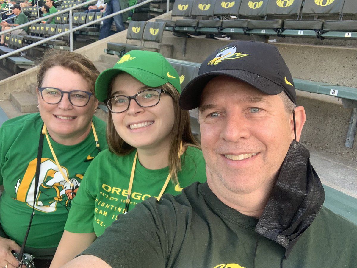 1bzerk's tweet photo. Ready to go!#GoDucks https://t.co/2D5BKrpL2e