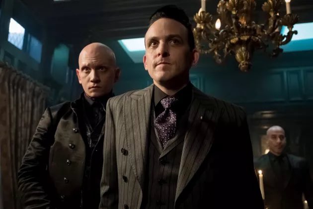 HBDTTG1's tweet photo. This gray suit gives me LIIIFE  #SaveGotham https://t.co/D5OYTzulwU