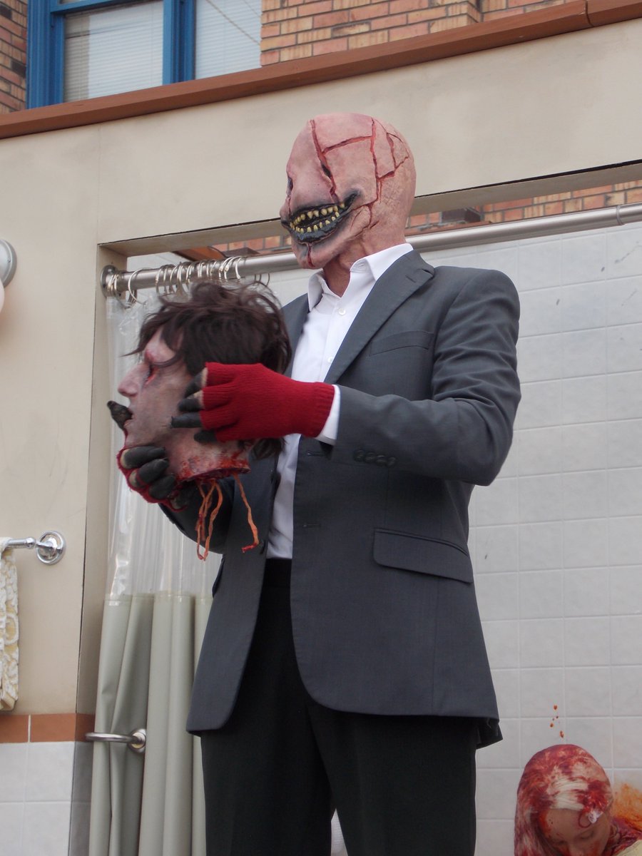 londonwerecat's tweet image. Look at how happy he is! @CryptTV @HorrorNightsORL  #CryptTV #HHN30 #hhnforever