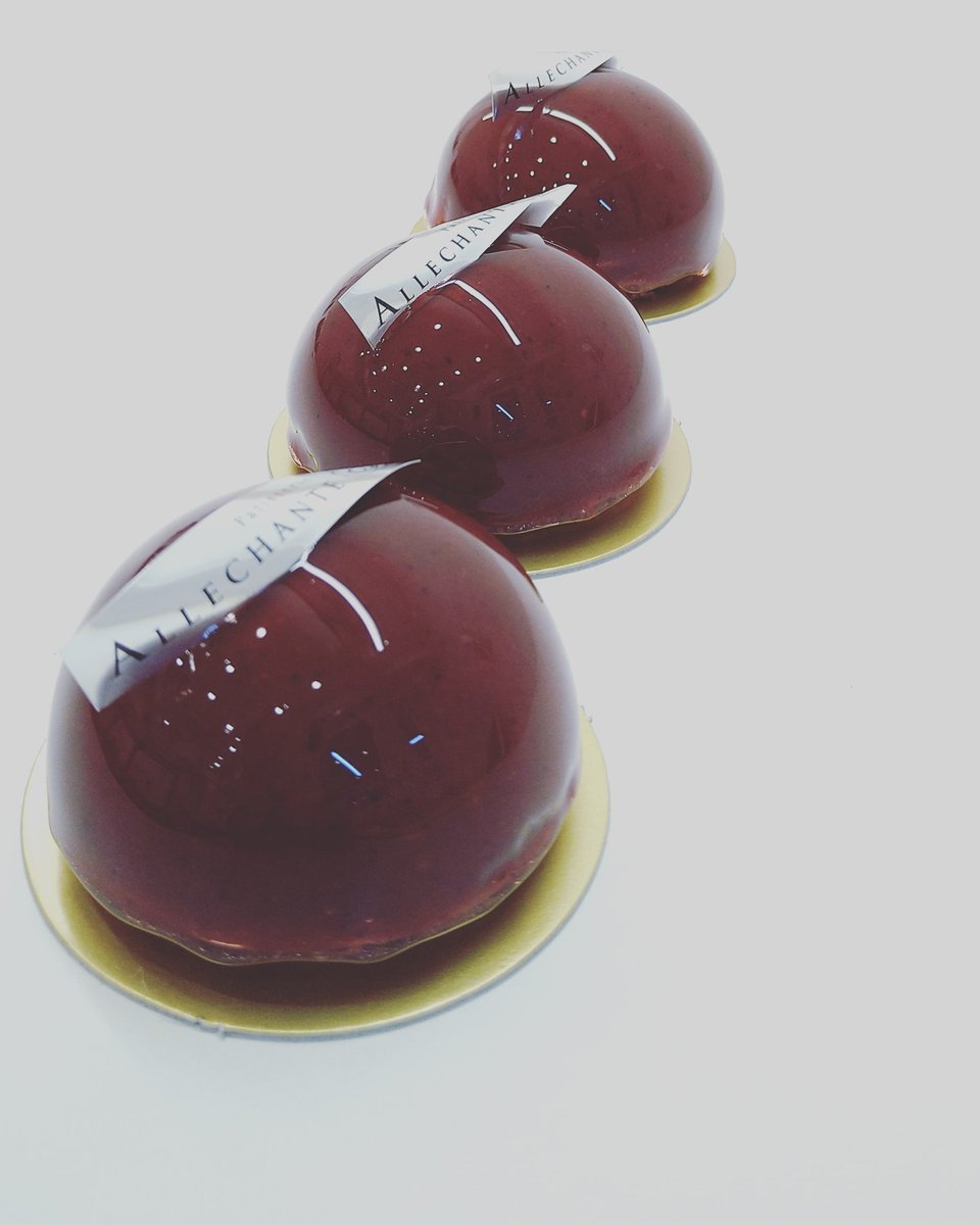 ALLECHANTE2's tweet photo. ・
【期間限定商品】アロマ　フランボワーズ🍰

・
メコ種という品種のラズベリーのみを使用したフランスブルターニュ産ラズベリーのジュレ、クレームピスターシュ、ビスキュイショコラ。

・
華やかな香りがとても素晴らしいです。

・
是非ご賞味あれ👍

#allechante #神奈川 #川崎市幸区 https://t.co/pxduRsxcTI