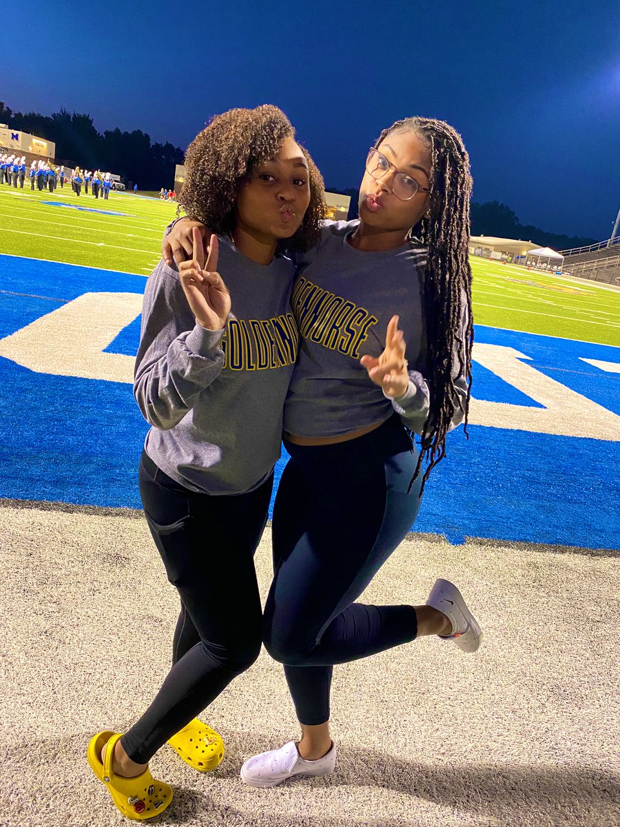 SaiJohnson20's tweet photo. HOCO ‘21 w/ my loves 🤍 #GoGoNEO #RowNorseRow https://t.co/sEqwG0JNxG