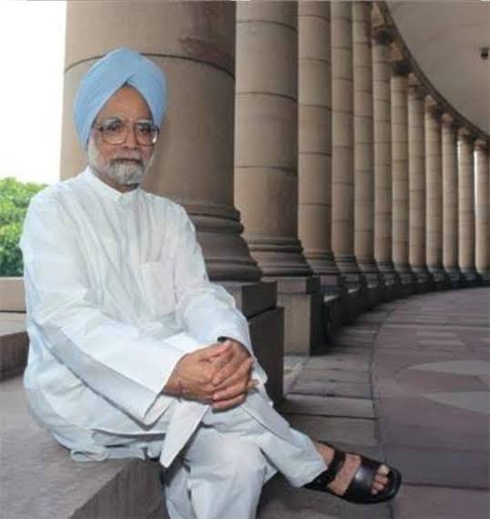 iPranavG's tweet photo. No rich parents, no influential uncles, no wealth, no inheritance, no one to pull strings and ‘put in a word’ – it was always his merit, his hard work, his honesty, his intelligence and, above all, his deep love for India that energised him. 
#HappyBirthdayDrMMS https://t.co/6q5SpKS64C