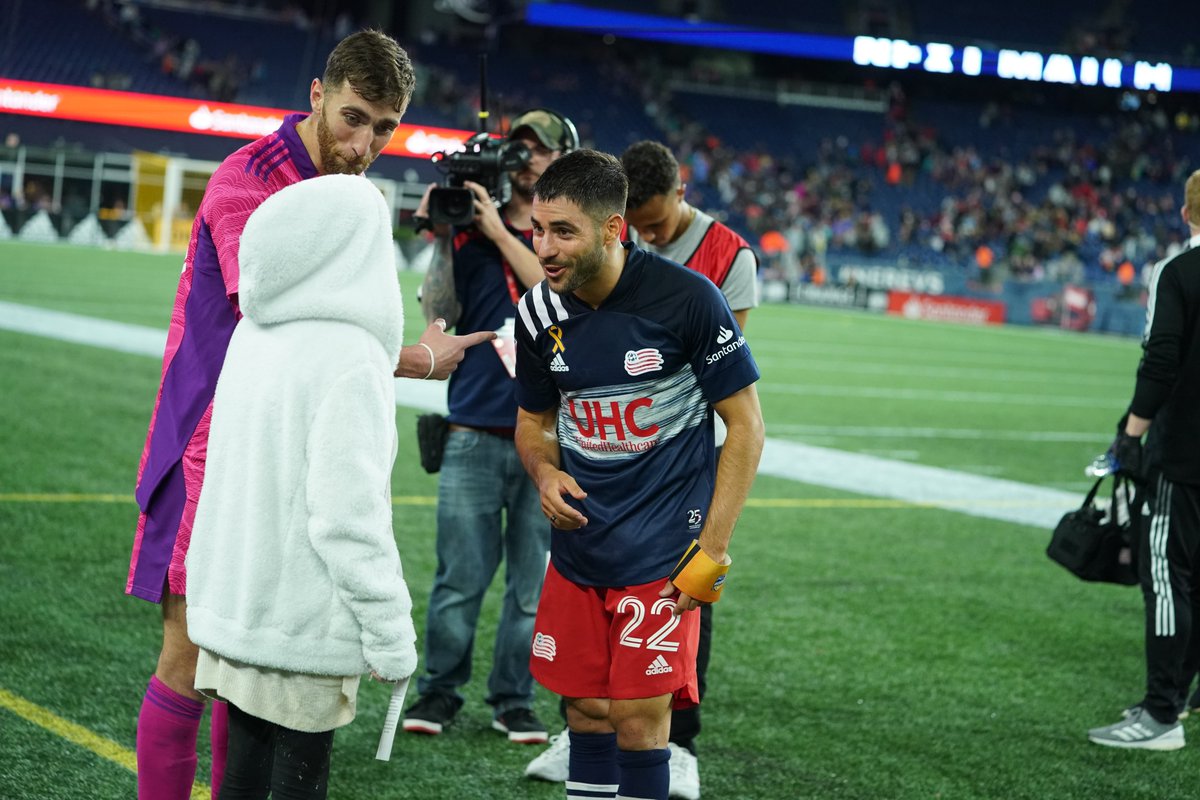 RevsFoundation's tweet photo. 💛 ⚽️ 💛 ⚽️ 💛
#MaliaStrong
#KickChildhoodCancer
#NERevs https://t.co/hohCYDNqom