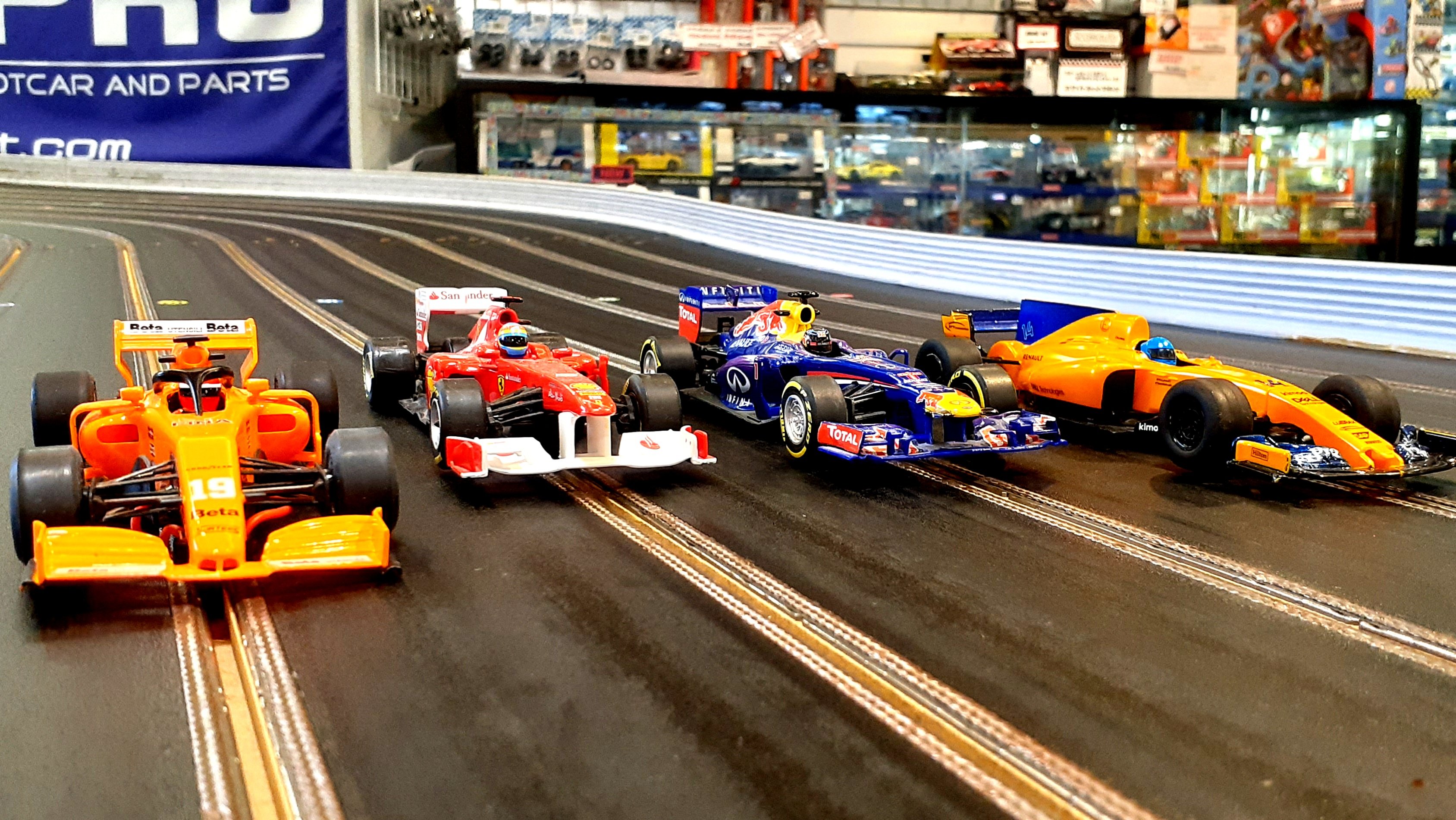 博品館racing Park 公式 おはようございます スタッフt です 11 00 19 00 今夜 F1 第15戦ロシアgp ソチ オートドローム サーキットにて決勝ですね 銀座 もロシアに負けない位 盛り上がって行きましょう 今日も元気に よろしく