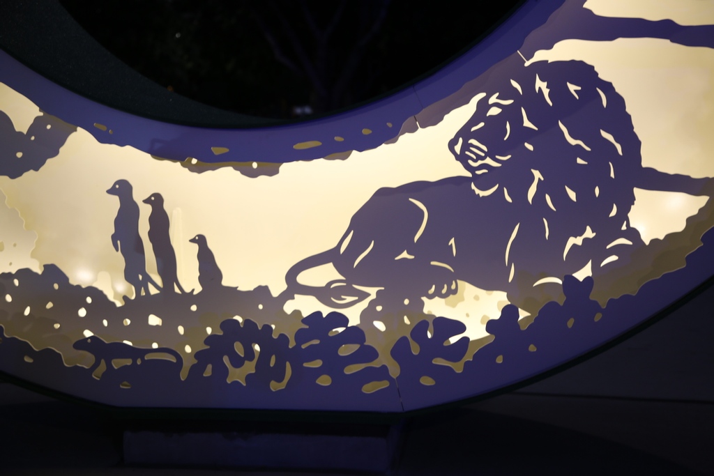 ReidParkZoo's tweet photo. "Peaceable Kingdom", the new @cityoftucson public art project located in front of the Zoo, looks even more amazing at night! Joe O'Connell of @creatvmchns created this piece to have a shadowbox effect when lit up. See what animals you can find on your next visit! https://t.co/u8VZ8eFcdP