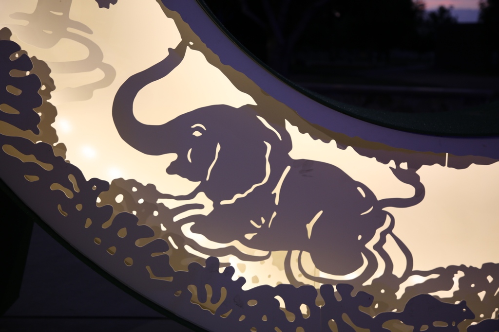 ReidParkZoo's tweet photo. "Peaceable Kingdom", the new @cityoftucson public art project located in front of the Zoo, looks even more amazing at night! Joe O'Connell of @creatvmchns created this piece to have a shadowbox effect when lit up. See what animals you can find on your next visit! https://t.co/u8VZ8eFcdP