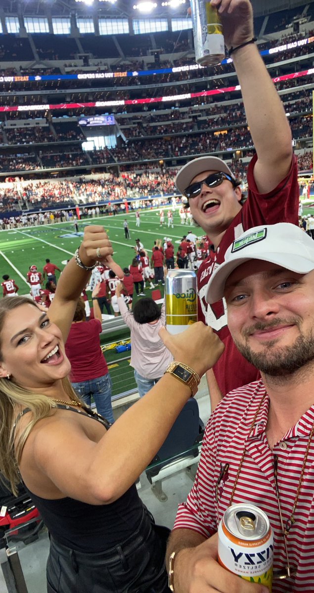 cmorse418's tweet photo. HOGS BY……. 👀👀👀👀🧢 https://t.co/GIWnbjHGJW