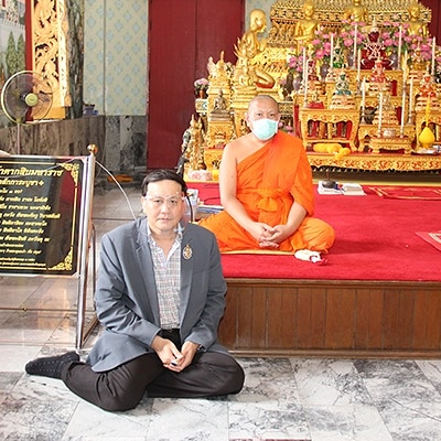 TNA_SKYTIME's tweet photo. น.อ.(พิเศษ)คัมภีร์ คัมภีรญาณนนท์ ประธานกรรมการบริหารบริษัทเมืองเศรษฐกิจพอเพียงจำกัดบวงสรวงดวงพระวิญญาณสมเด็จพระเจ้าตากสินพร้อมถวายแผ่นพระคาถาฯ ณ วัดนาคกลางฯและรับเรื่องร้องทุกข์ชาวบ้าน
#SkyMed #SkyCrop #SkyMedNewGen #เมืองเศรษฐกิจพอเพียง #SkyTime #SkyHerb #GoldenTime #SkyMedCare https://t.co/mHVLwWPmDV