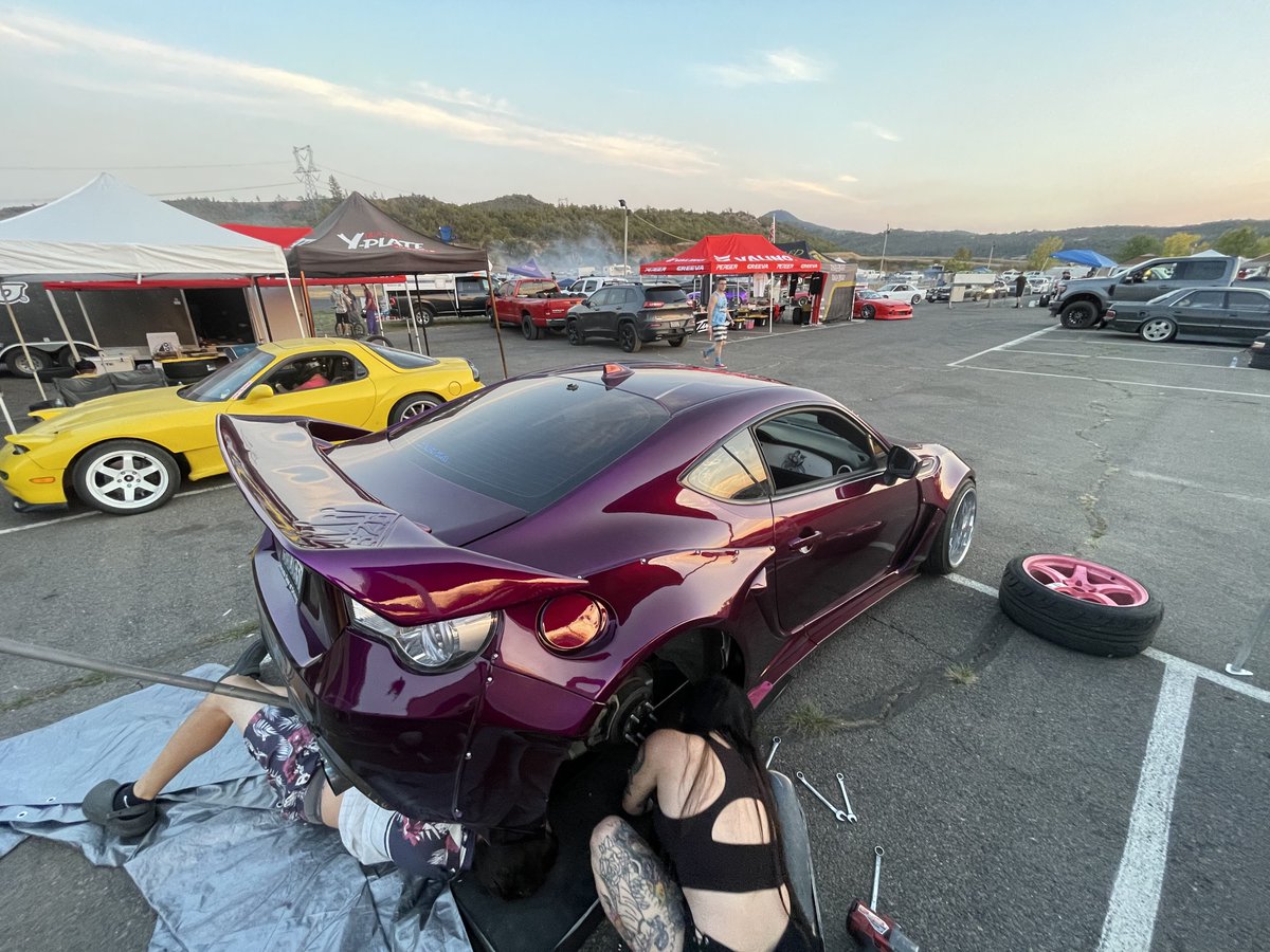 schassis_eddi's tweet photo. Today was an epic drift Battle thanks #yplate also @KylieMoone_ broke an axle following me at #affinitycircuit 😱 https://t.co/fQL4cBRkXK
