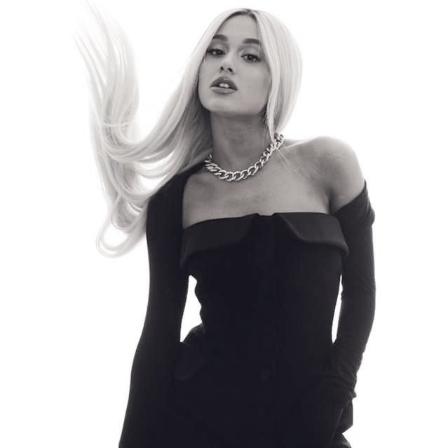 envythel3aves's tweet photo. ariana grande leaving models jobless [ a very necessary thread ] https://t.co/7mBp8Cj46Z