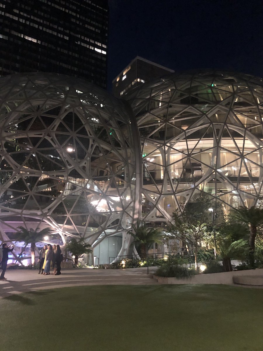 kikkun_otolabo's tweet photo. 久しぶり、元勤務先 Amazon sphere #amazonsphere https://t.co/zpDcuA3CN4