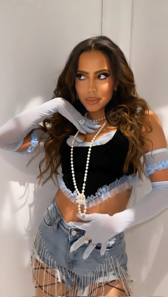 AnittaStarlet's tweet photo. Look da Anitta para o seu show de hj em Miami promovido pela Billboard
@Anitta
#BillboardLatinMusicWeek
#BillboardMusicWeek https://t.co/DOxcWpMLlV