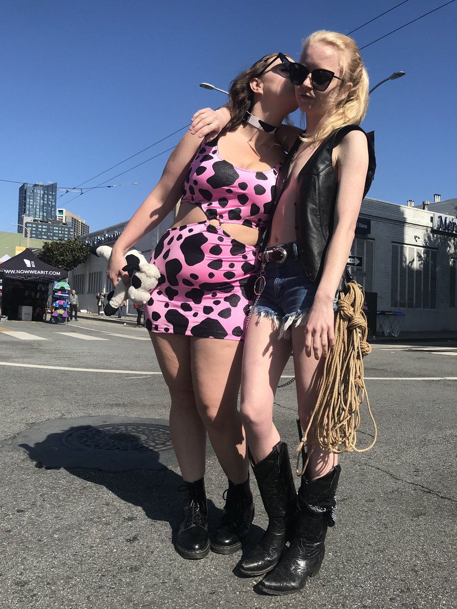 Folsom 2019, moo! 🐮🤠@Alice_in_Dallas the sweetest cowboi to this little cow 💜💓🐮 so surreal to be going back 🥲