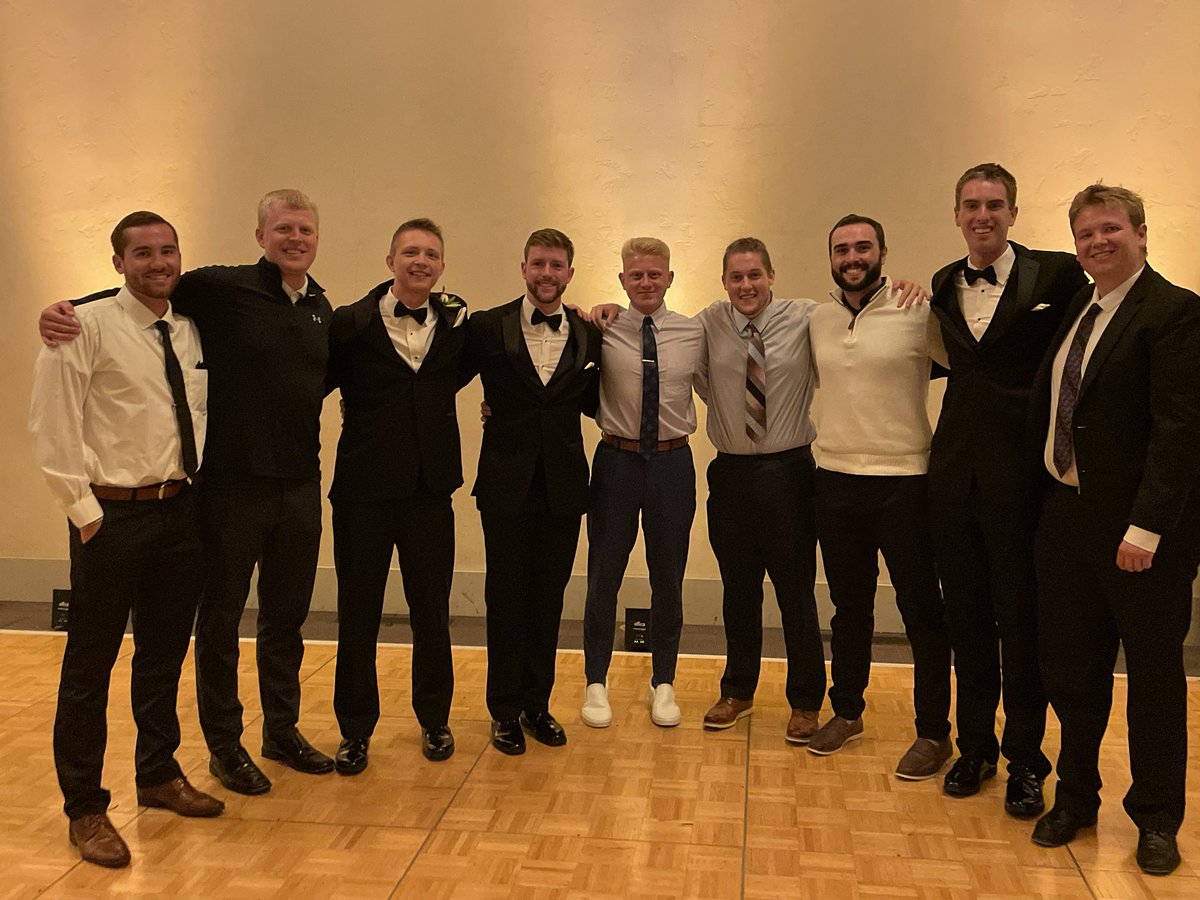 BHS_BoysHoops's tweet photo. People often ask why do you do what you do? This right here! So many great alumni doing so many great things in our world. Congrats on your night Matthew! #monti24! https://t.co/4egyqofknt