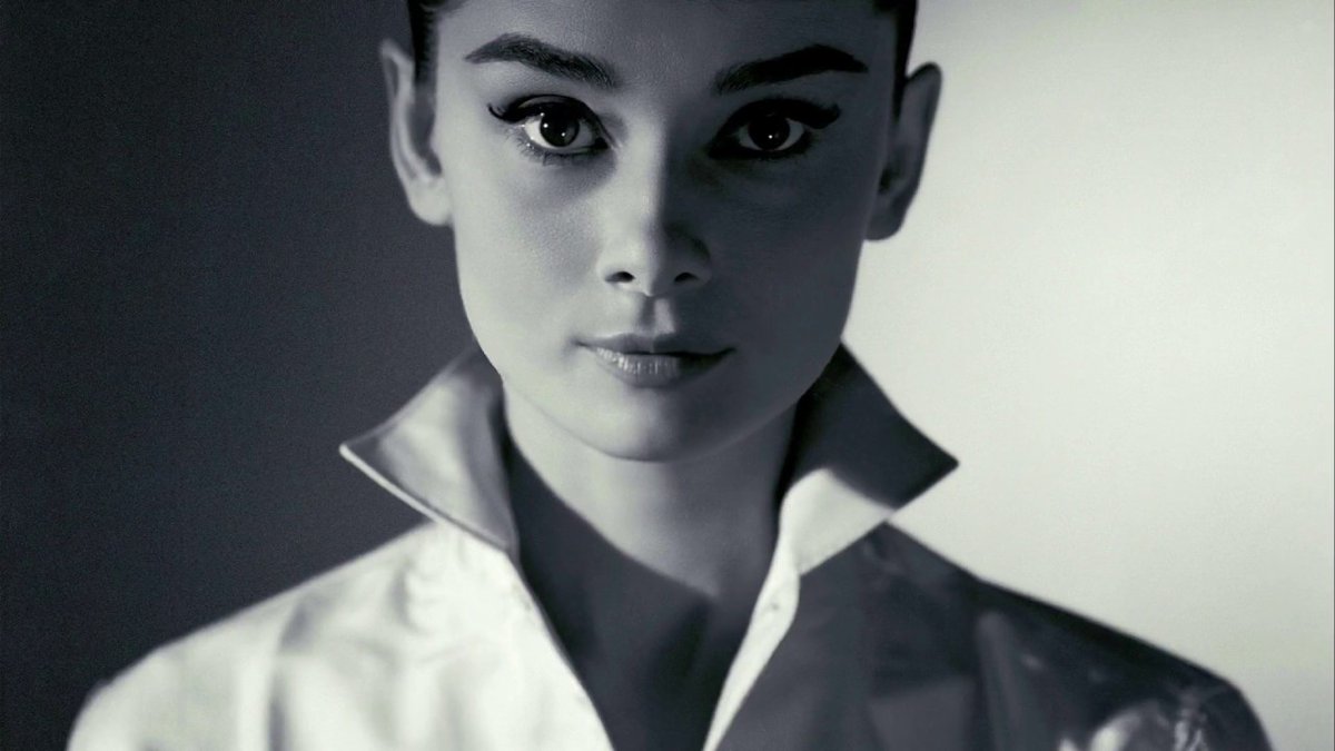 NotableHistory's tweet photo. Audrey Hepburn https://t.co/KfVL2bKU1t