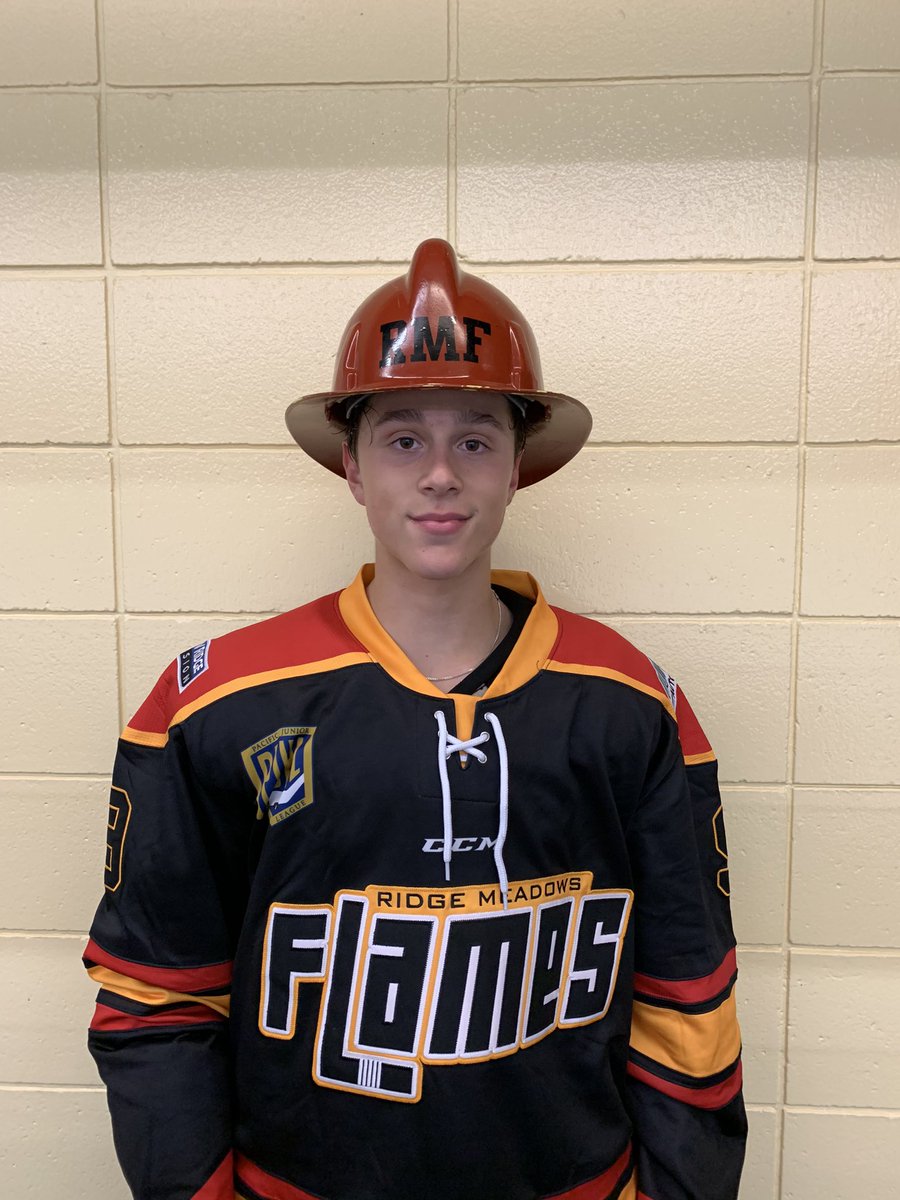 Flames win 8-2 tonight!
3rd period 🚨 - Denney
#9 Cohen Muc, with 2 assists, wins the Meadow Ridge Collision Hard Hat Award! 
🔥🔥🔥🔥