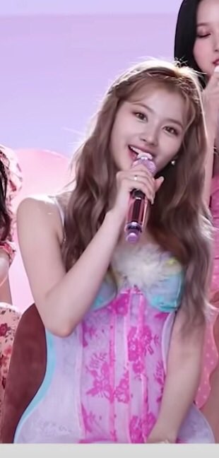 aikawho_'s tweet photo. just here to say sana swan lake princess https://t.co/nIxQt3tKRt