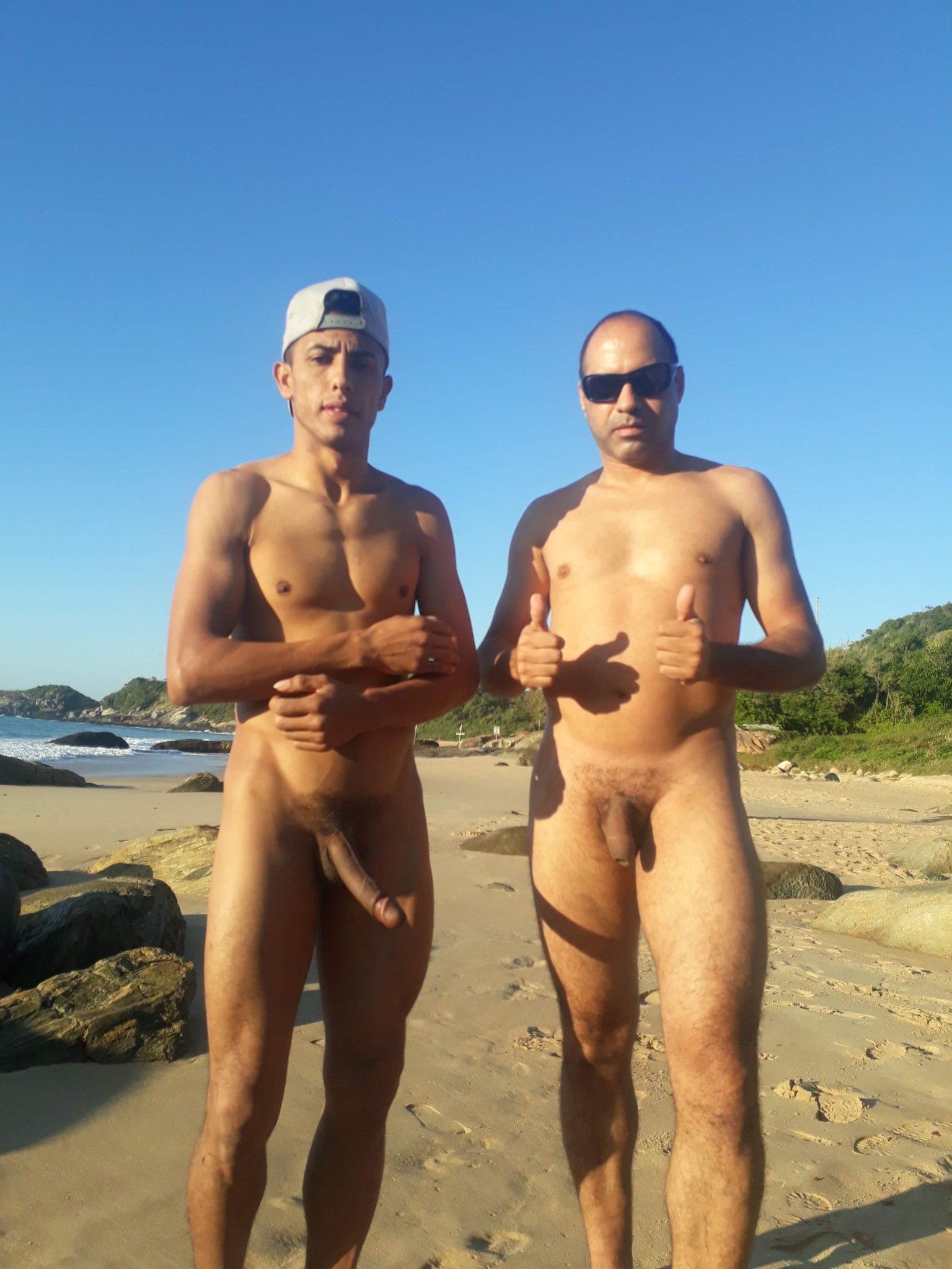 Raul_fit on X: Un día de playa nudista padre e hijo 🤫  t.coid5DjiGtEz  X