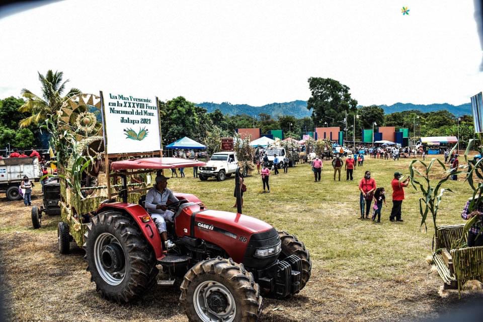 InturNicaragua's tweet photo. “La gran milpa de Nicaragua”, Jalapa, celebró la XXXVIII Feria Nacional del Maíz 🌽🤩

¿Sabías que este municipio neosegoviano aporta a la producción nacional 4,985 manzanas de maíz? Esto equivale a unos 398,800 quintales aproximadamente 👏🏼 

#NicaraguaÚnicaOriginal
#Nicaragua https://t.co/SuvZbKcemd