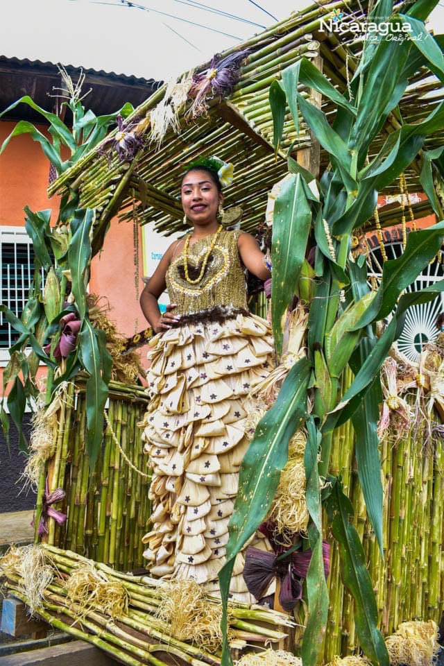 InturNicaragua's tweet photo. “La gran milpa de Nicaragua”, Jalapa, celebró la XXXVIII Feria Nacional del Maíz 🌽🤩

¿Sabías que este municipio neosegoviano aporta a la producción nacional 4,985 manzanas de maíz? Esto equivale a unos 398,800 quintales aproximadamente 👏🏼 

#NicaraguaÚnicaOriginal
#Nicaragua https://t.co/SuvZbKcemd