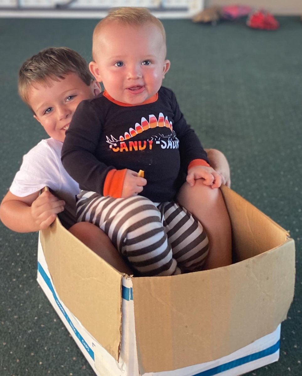 AshleyDenfip3's tweet photo. Boxes are more fun than softball games! https://t.co/rlMFXN5c8z