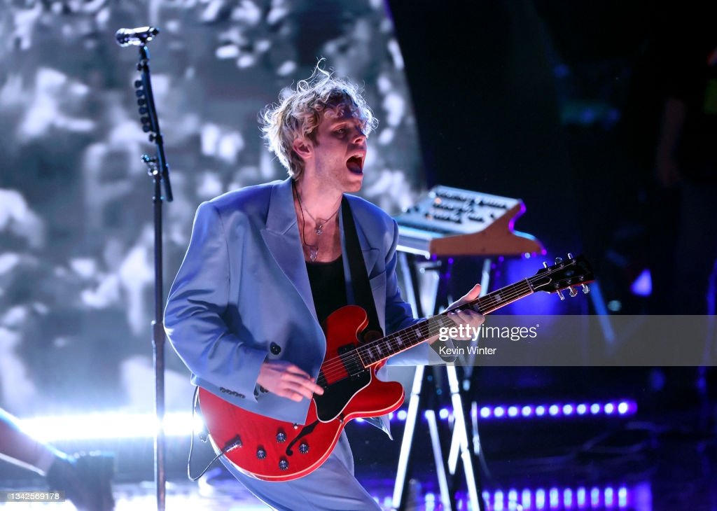 hoodmingslover's tweet photo. LES JURO QUE SENTI QUE EL PECHO SE ME CONTRAJO VIENDO ESTO, WTF LUKE TE AMO TANTO HOMBRE, ES INEXPLICABLE https://t.co/HZfXAGt3GO